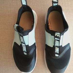 Nike Flexrunner Kids Size 3Y lightly worn. Condition 8/10